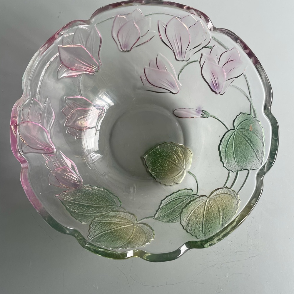 EUC Mikasa Leaf Design Etched Bowl